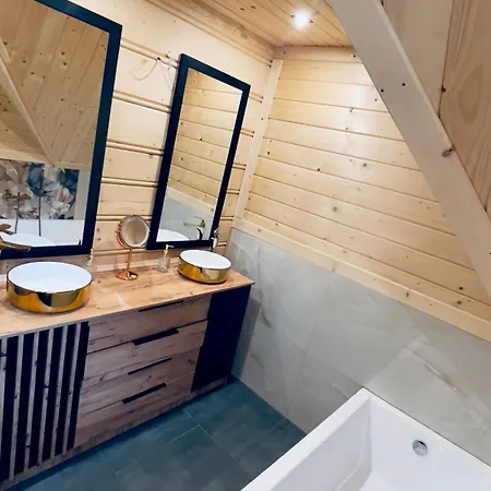 Alexandra Jacuzzi 别墅 *